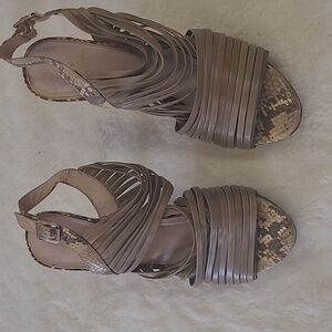 3/$15🚨WAS $100  VINCE CAMUTO Faux Python detailed 4.5" heels